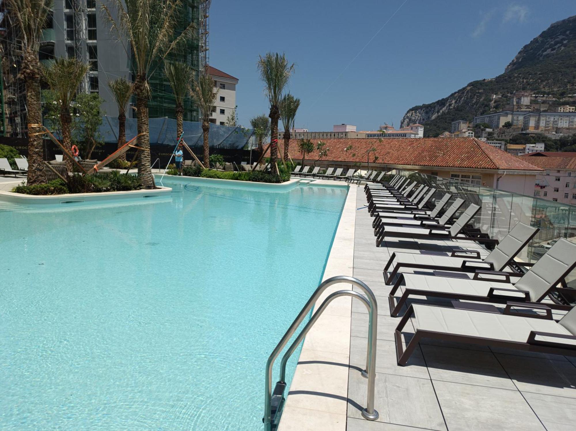 Brand New - Studio Apartments In Eurocity - Large Pool - Rock View - Balcony - Free Parking - Holiday And Short Let Apartments In Gibraltar Exterior foto